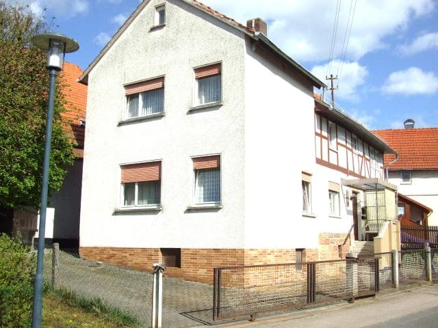 V E R K A U F T !!!!      KOMPLETTES ANWESEN MIT STABILER SCHEUNE UND GROSSEM GRUNDSTÜCK !! IN SONNIGER LAGE VON RINGGAU-RENDA -