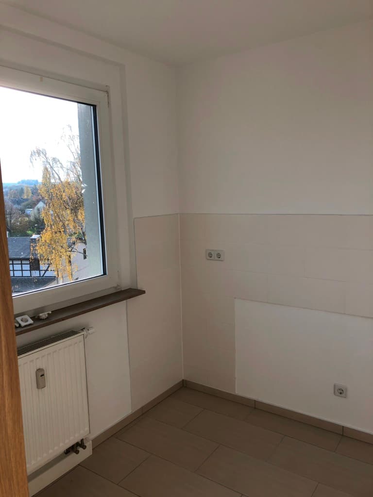 3 Raum-Wohnung saniert mit Balkon sofort frei 
