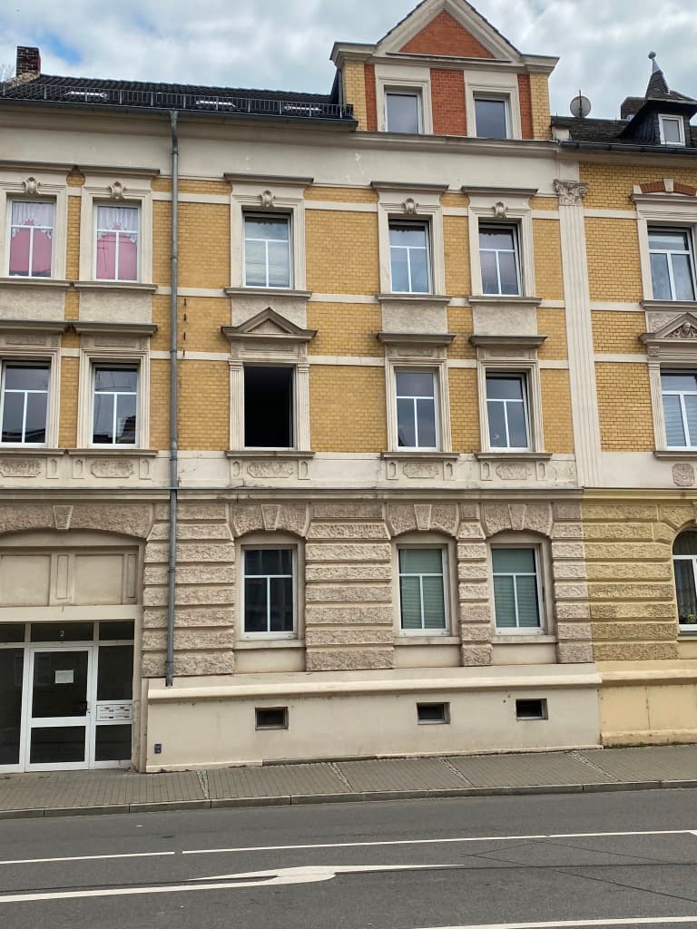 Mehrfamilienhaus saniert, verkehrsgünstige Lage