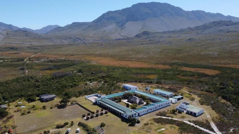 A lodge! 24 bedroom house in Pringle Bay Rural