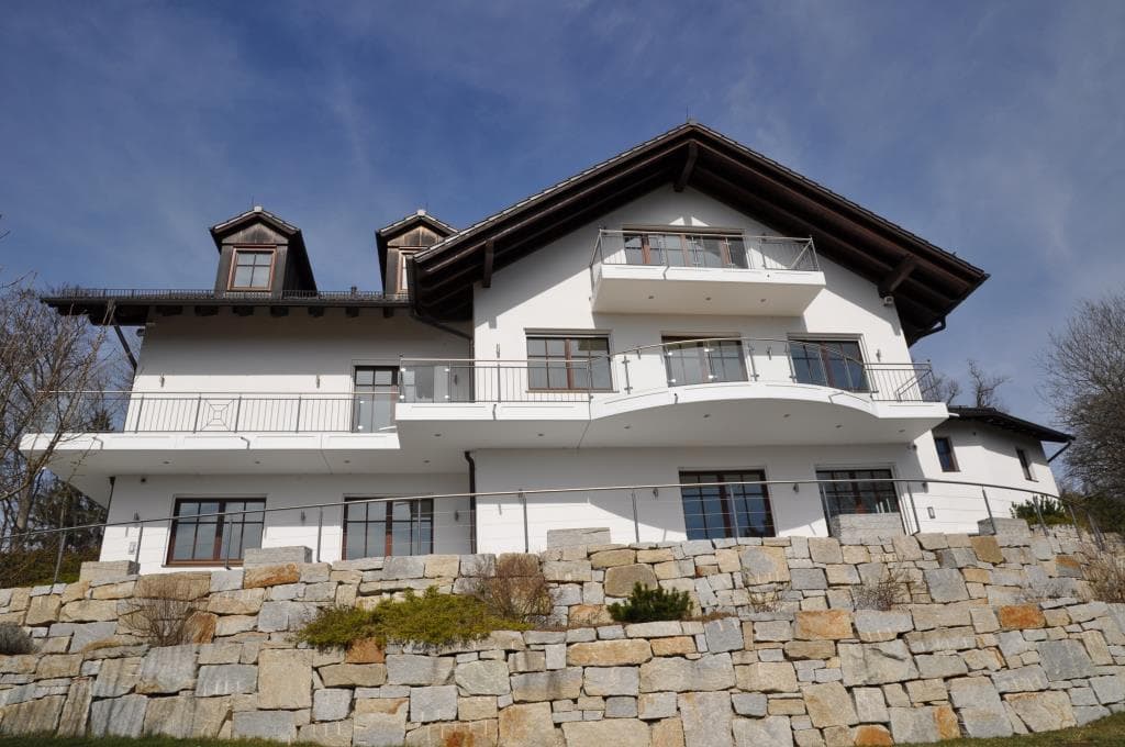 WOHNEN - wo andere URLAUB machen 
Komfort-VILLENANWESEN m. Alpenblick - 82335 BERG Starnberger See 