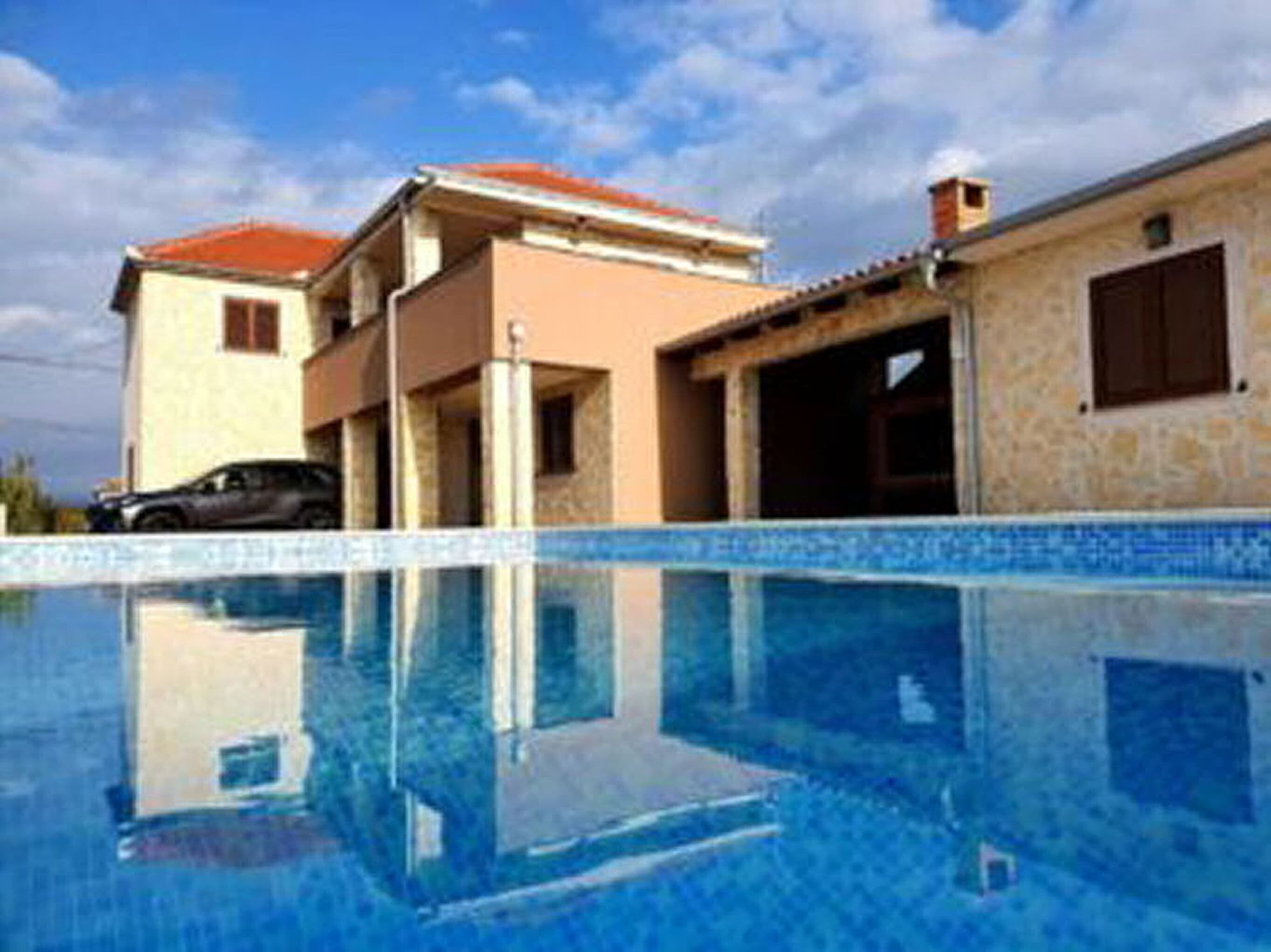 Atemberaubende Villa - Renditeobjekt mit 4 exclusiven neuen Appartments in Zaton
