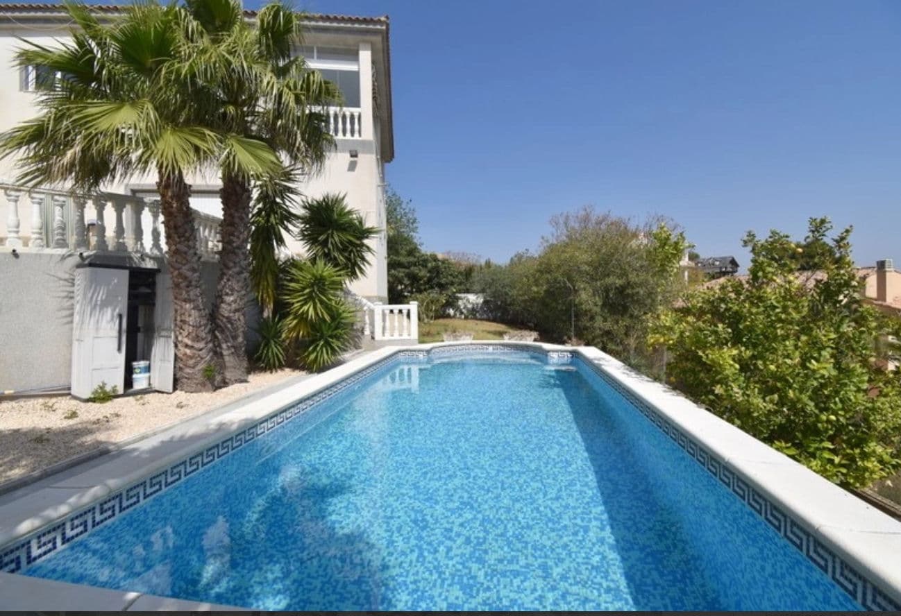 Gemütliche Villa in Turis mit eigenem Pool