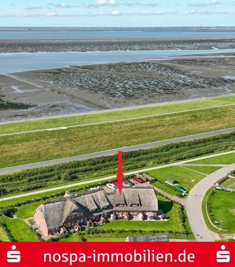 Direkt hinter dem Naturerbe Wattenmeer – landschaftstypisches Reihenmittelhaus unter Reet!