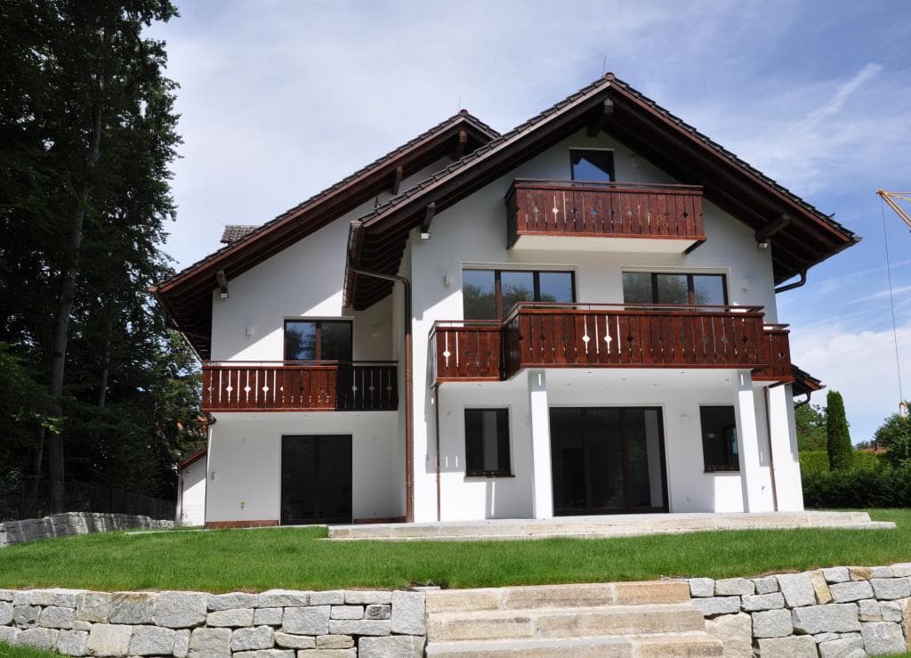 LEBEN - wo andere URLAUB machen  
Komf. VILLENANWESEN mit ELW - 82335 BERG Starnberger See 