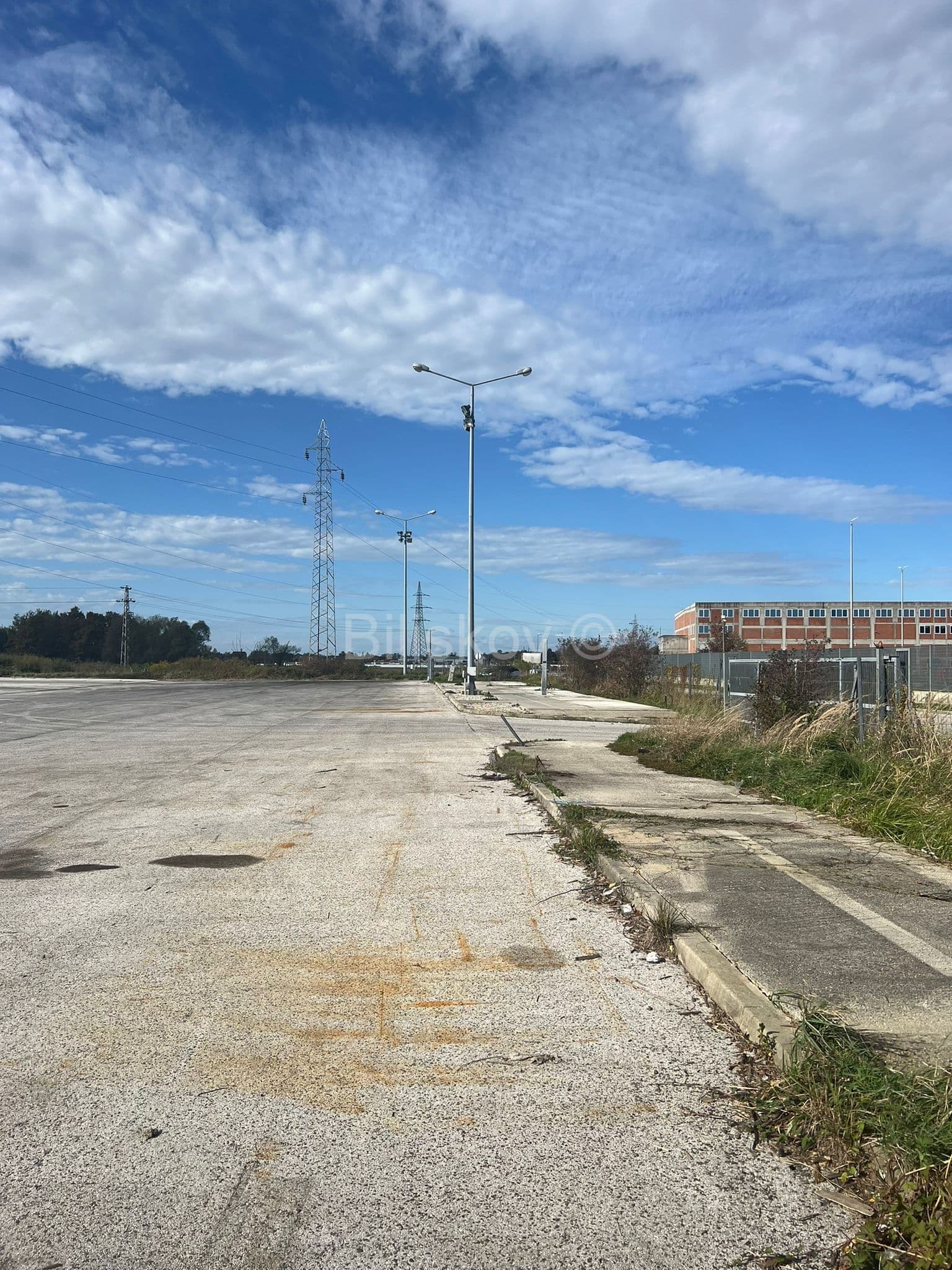Miete, Dugo Selo, Grundstück in der Industriezone, 2 Hallen und ein Vordach