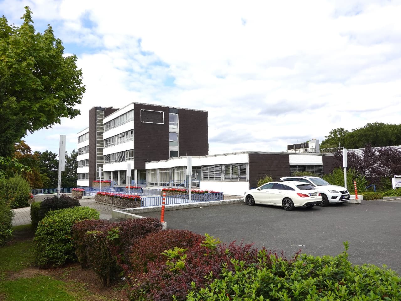 Provisionsfrei! Modern ausgestattete und bezugsfertig renovierte Büroetage in zentraler Lage 