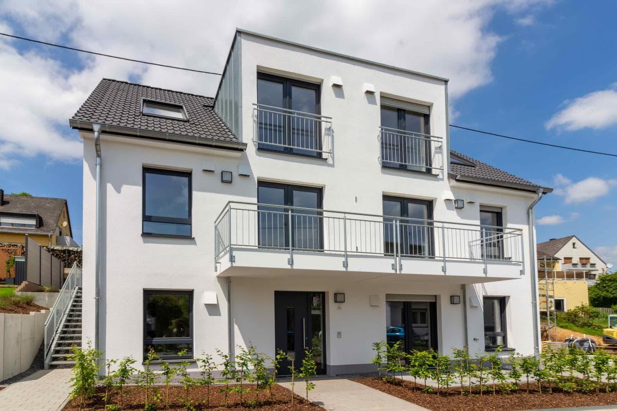 Neues vermietetes 3-Familienhaus als KFW 55  Energiesparhaus in ruhiger Lage Trier-Kernscheid 