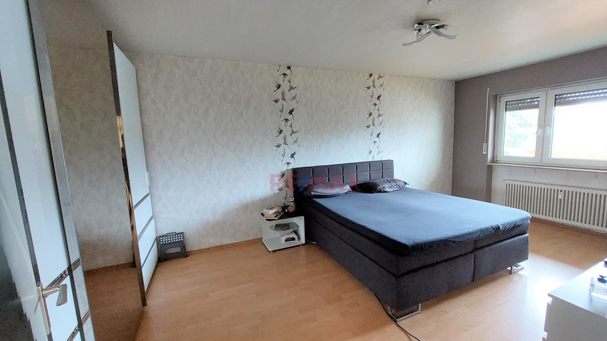 Schicke Wohnung mit Balkon und PKW Stellplatz!