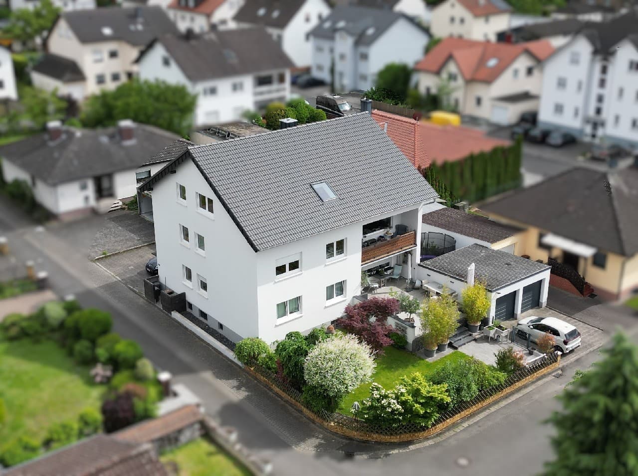 albero:) Attraktives Dreifamilienhaus - Gartenetage sofort beziehbar!