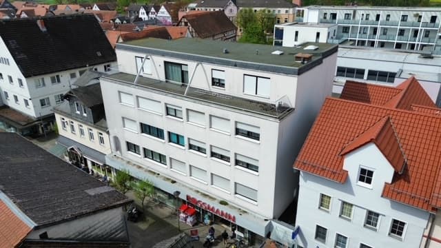 EIGENER LADEN UND WOHNUNGEN! 
KEINE KÄUFERPROVISION!