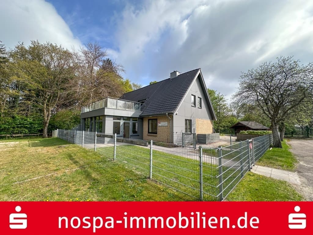 Vielseitiges Gebäudeensemble mit Geschichte – Schule, Kindergarten & Wohnhaus auf großem Grundstück