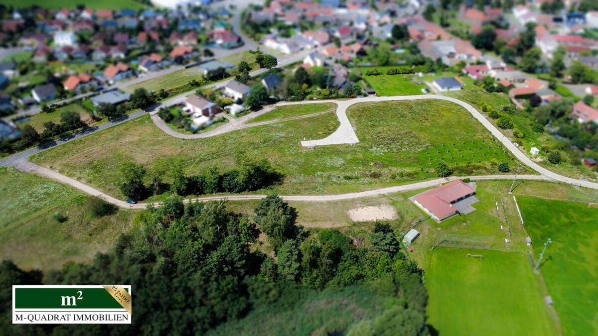 Attraktives Baugrundstück in Randlage "Wohngebiet am Sportplatz" . Der Platz für Ihr Zuhause !