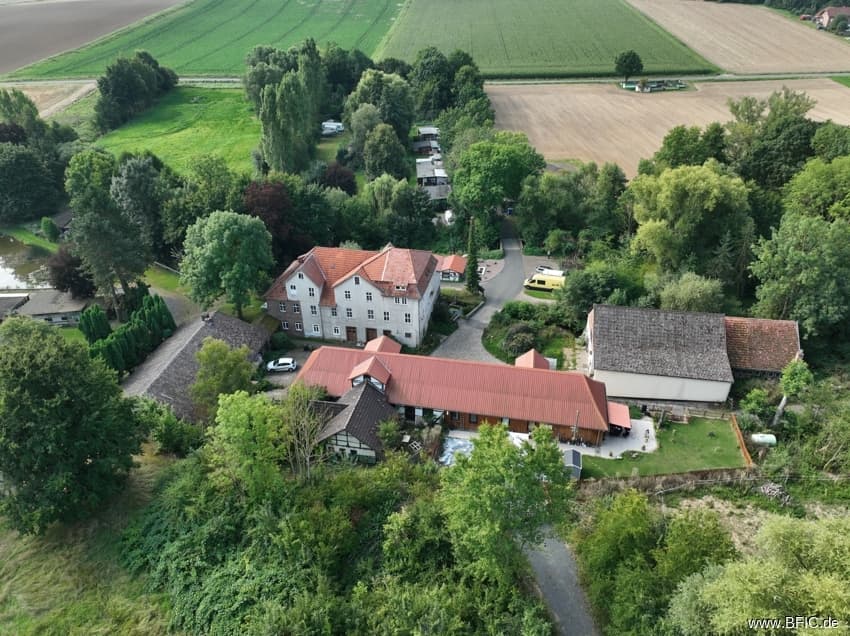 Gebäudeensemble - Wassermühle, Wirtschaftsgebäude, Biergarten, Campingplatz, Pferdestall auf 4 ha