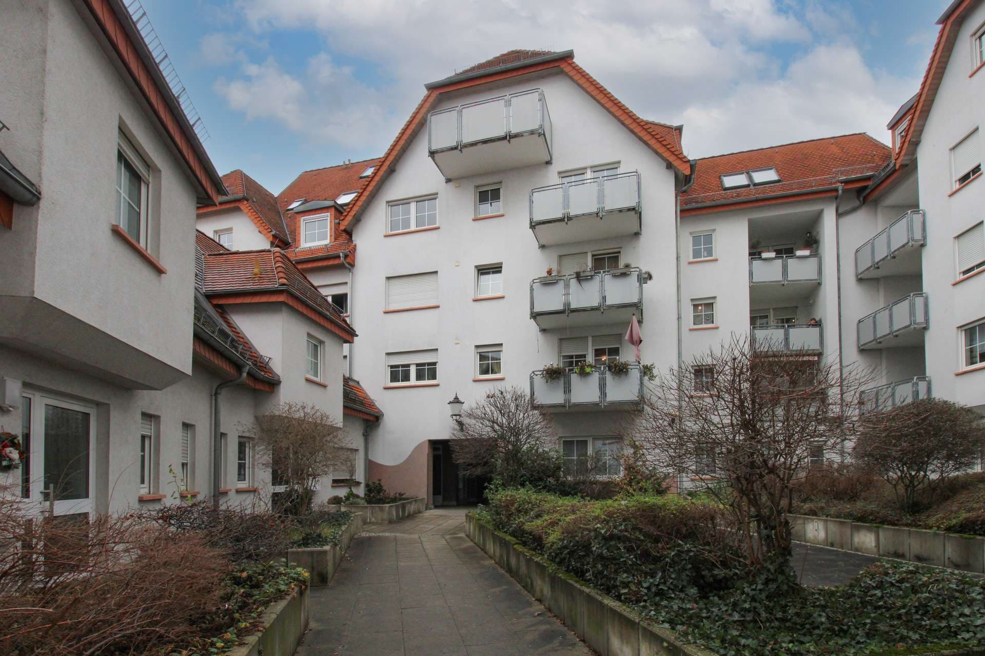 5-Zi.-Maisonettewhg. mit 2Bädern,2Balkonen & TG Stellplatz nähe Heidelberg