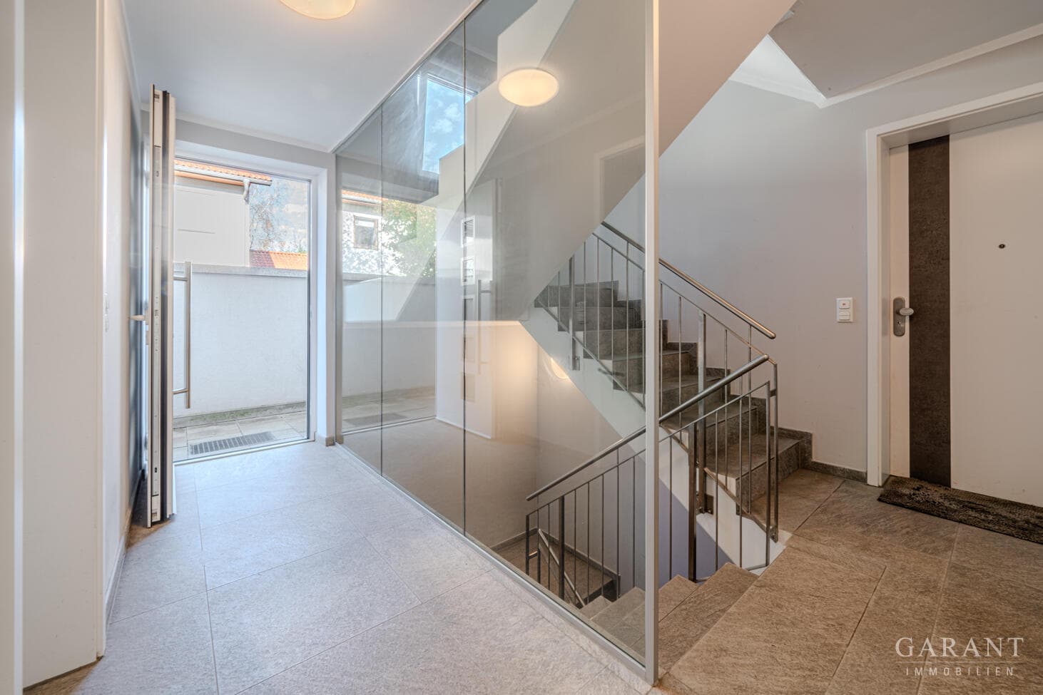Attraktive moderne Maisonette-Wohnung mit großer Sonnenterrasse