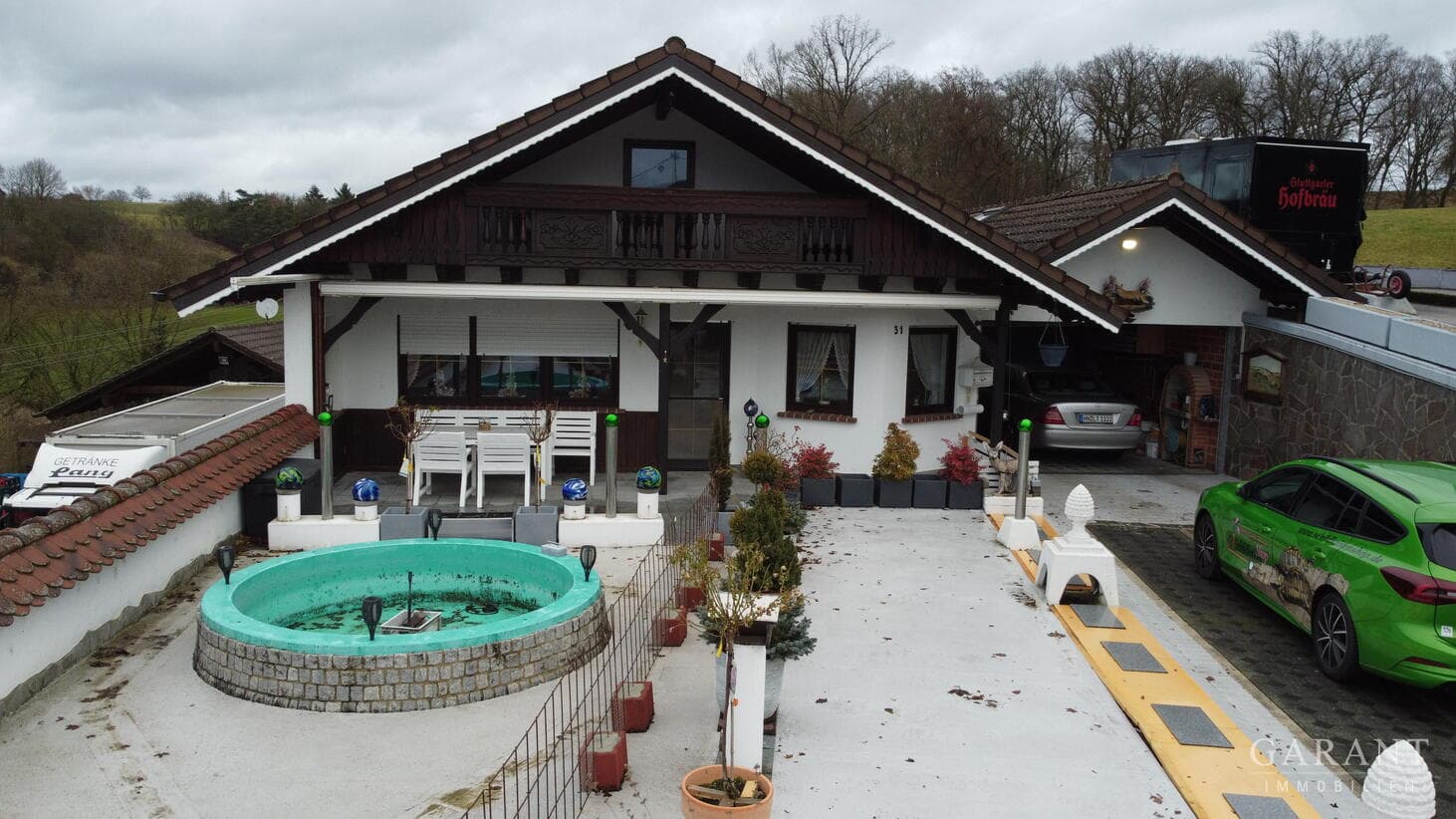 Wohnhaus mit Gewerbeeinheit