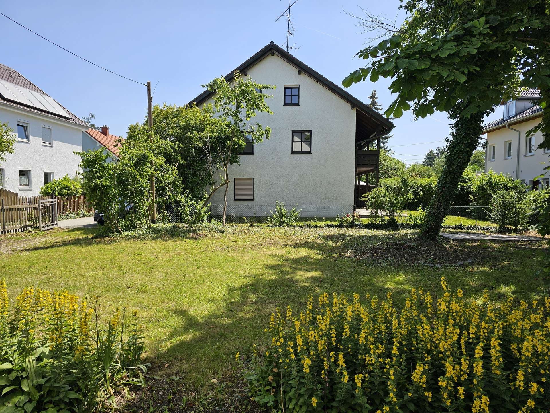 Provisionsfrei - Exklusives Grundstück in München-Feldmoching: 1.779 m² mit Bestandsimmobilien