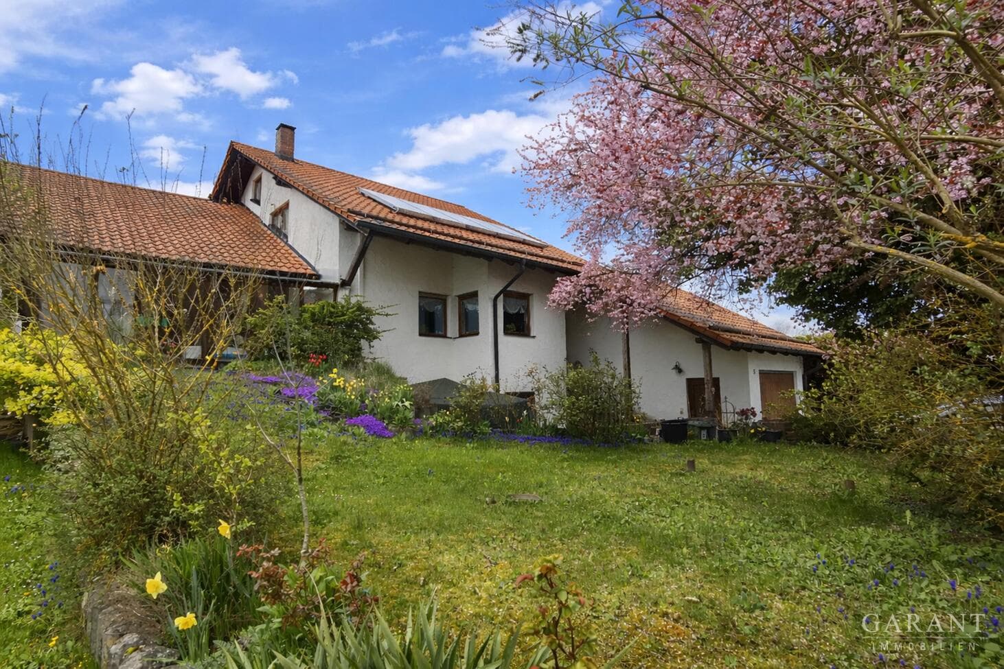 Ein Haus, viele Möglichkeiten: Großzügiges Wohnen in ruhiger Lage mit Wintergarten und Kamin