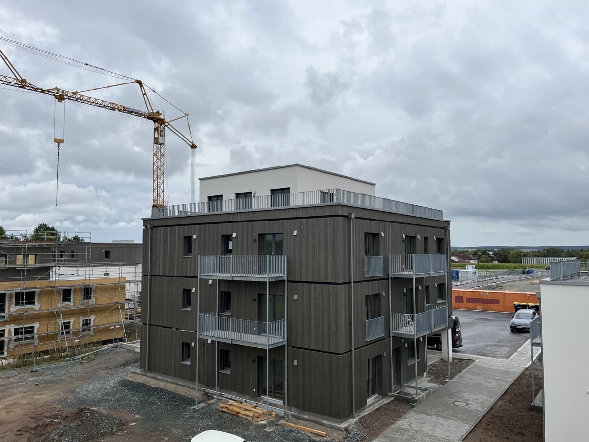 "Moderne klimafreundliche Neubauwohnung - bereits vermietet mit nachhaltiger und langfristiger Perspektive - Naturstadt Speichersdorf“