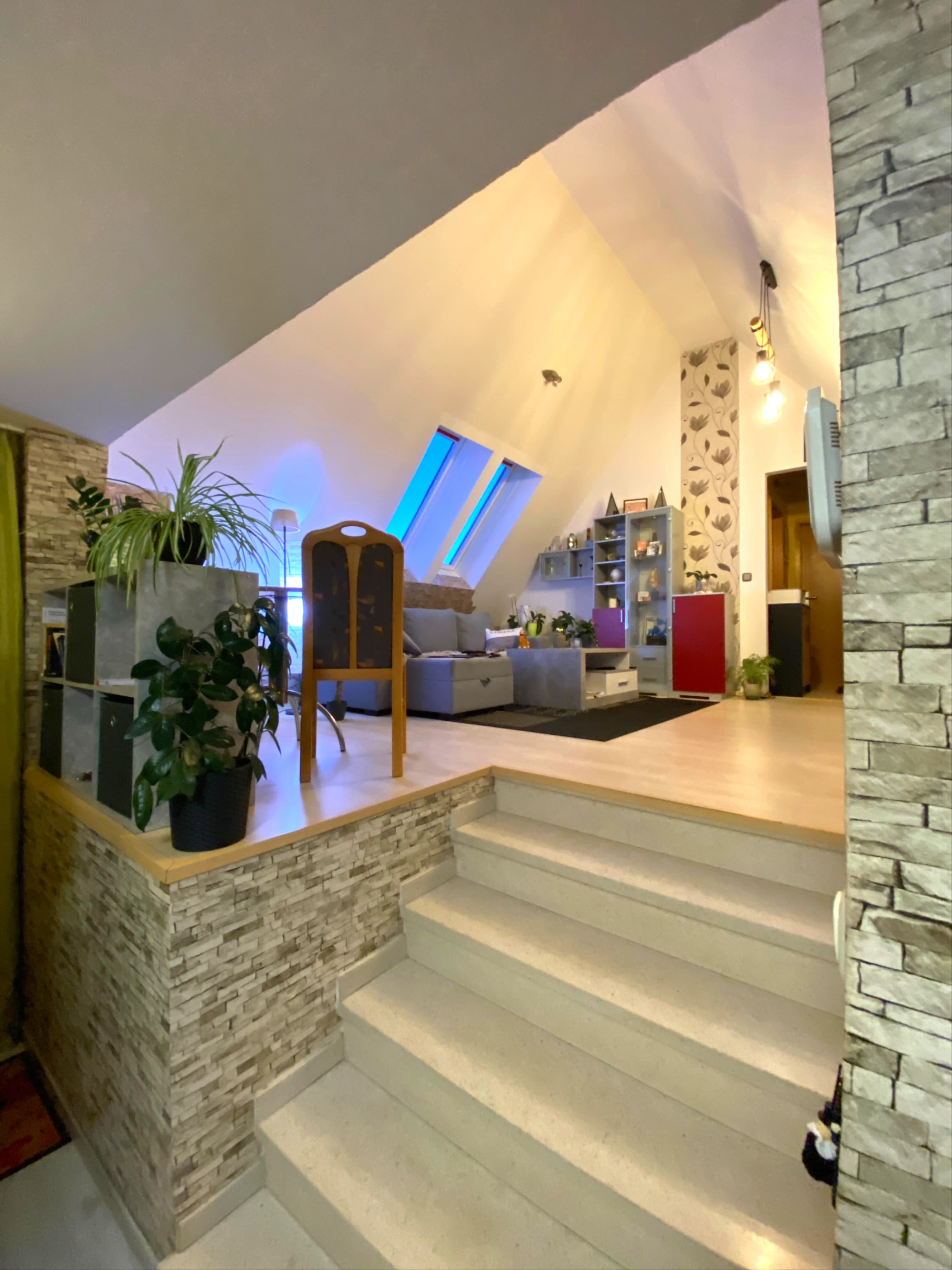 Attraktive 2 Raum--Wohnung mit Loggia und TG-Stellplatz in Altenburg zu verkaufen