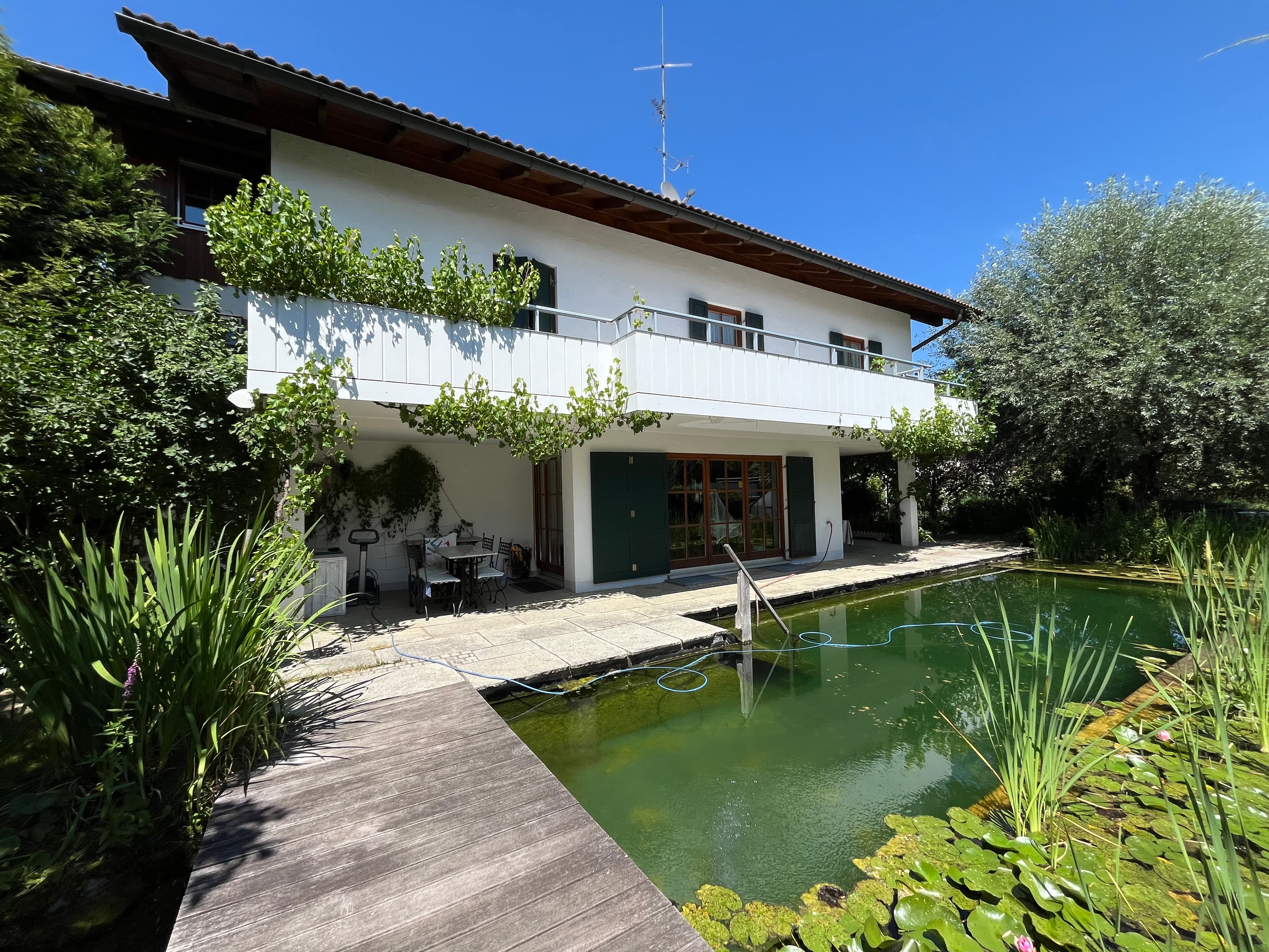 Exklusives Landhaus voll unterkellert 236 qm WF 9 Räume ruhige zentrale Lage mit ELW + Schwimmteich