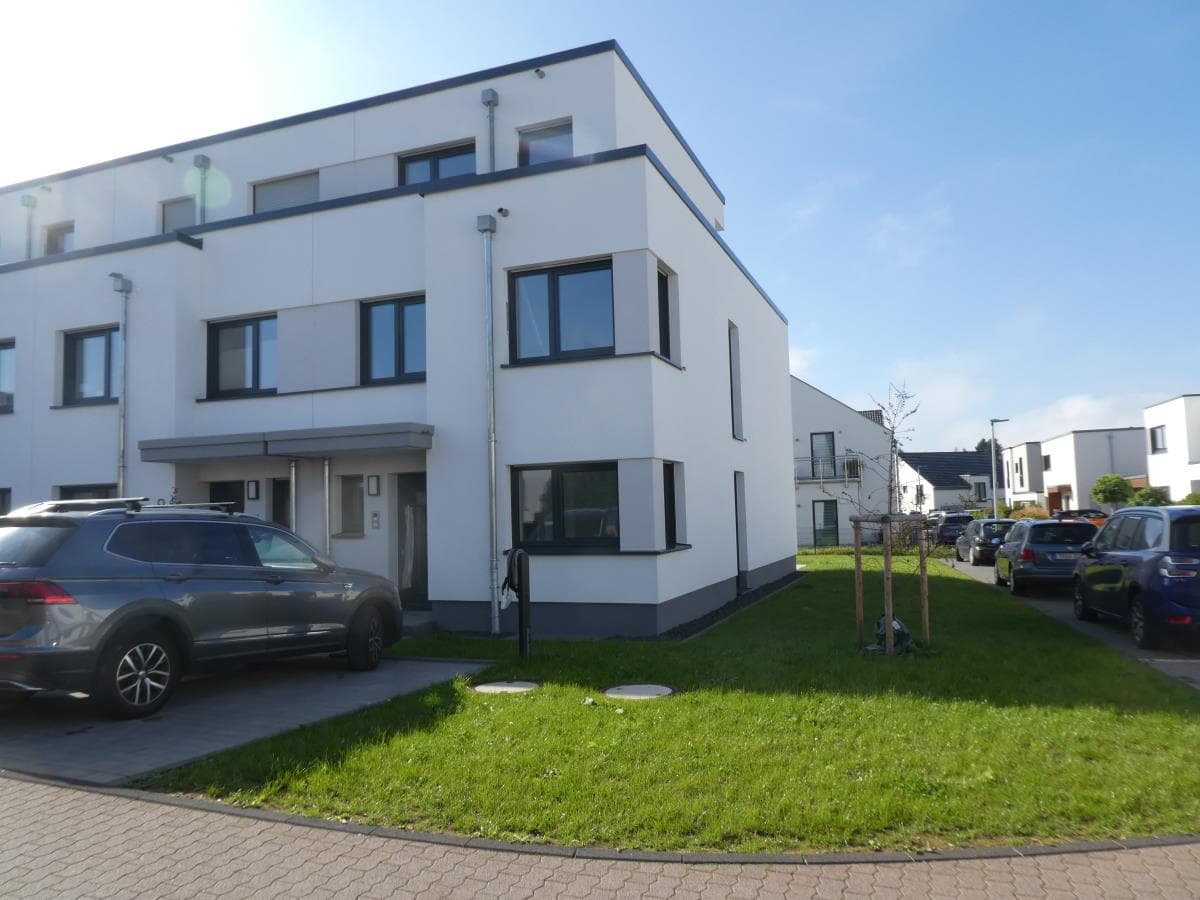 Neues KFW 40 Eckhaus Tarforster Höhe mit schöner Dachterrasse und schönem Garten 