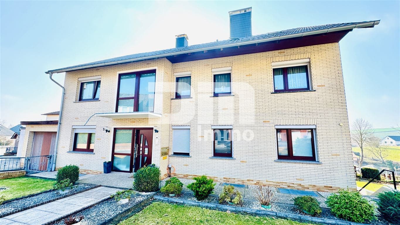 Modernisiertes Ein-/ Zweifamilienhaus inkl. PV-Anlage + 
Garage auf Traumgrundstück