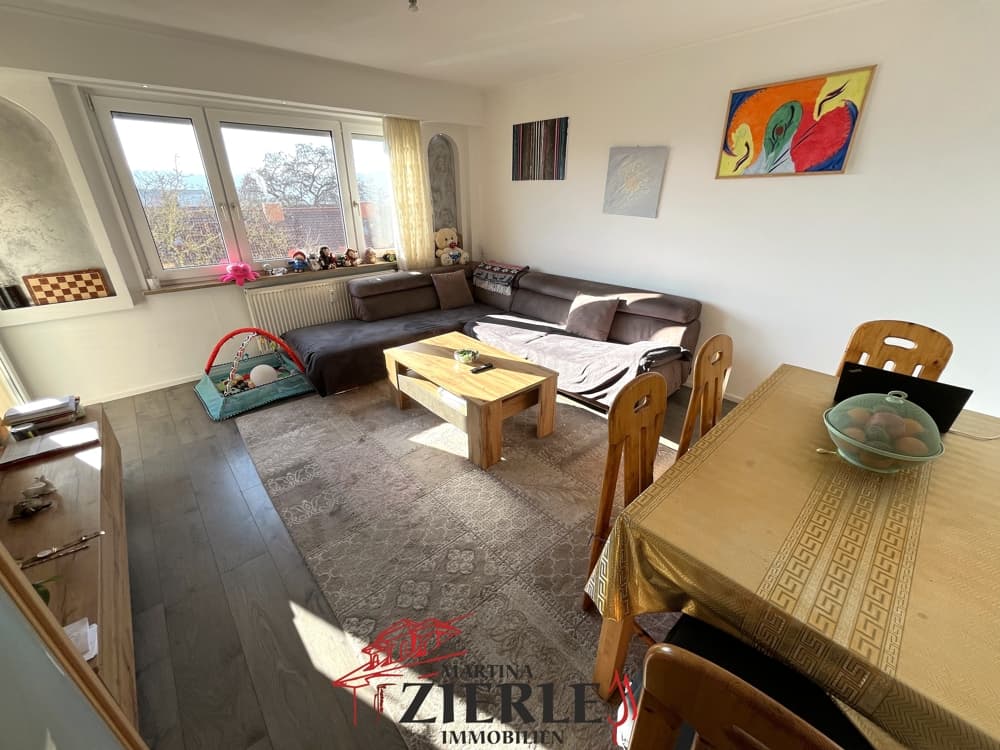 Schöne renovierte 3-Zimmer-Wohnung mit einer fantastischen Aussicht ins Grüne!