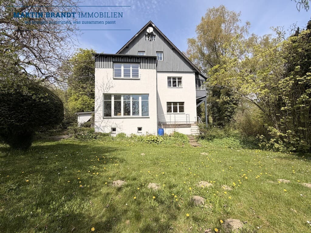 Traumhaftes Anwesen (drei Wohneinheiten) mit 
parkähnlicher Gartenanlage in Waldems/Steinfischbach