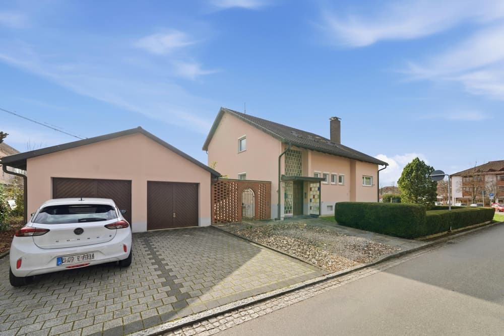 Gepflegtes Zweifamilienhaus mit großem Garten, Terrasse & Balkon – ideal für Mehrgenerationen