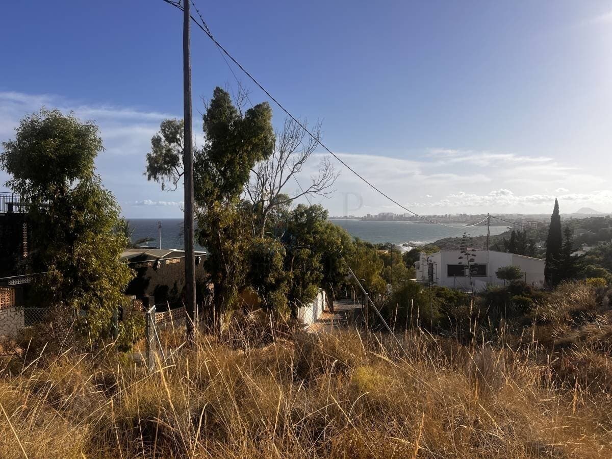 Exklusives Baugrundstück mit Blick auf Küste und Meer