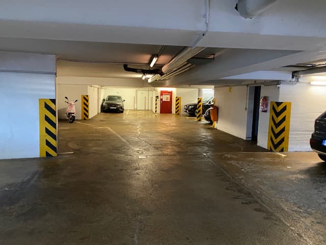 Tiefgaragenstellplatz zu vermieten