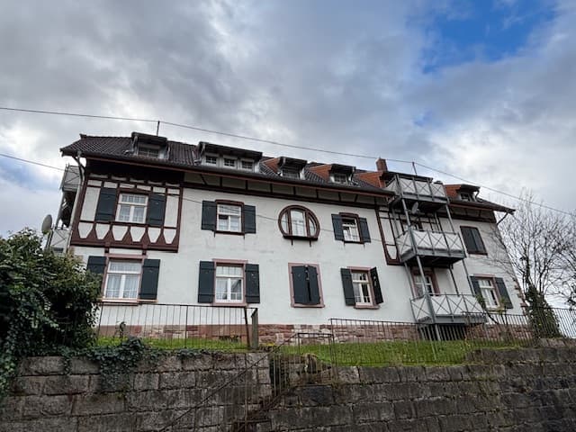 - Achtung Kapitalanleger  -
Charmante 2 Zimmer Altbauwohnung in Gernsbach!