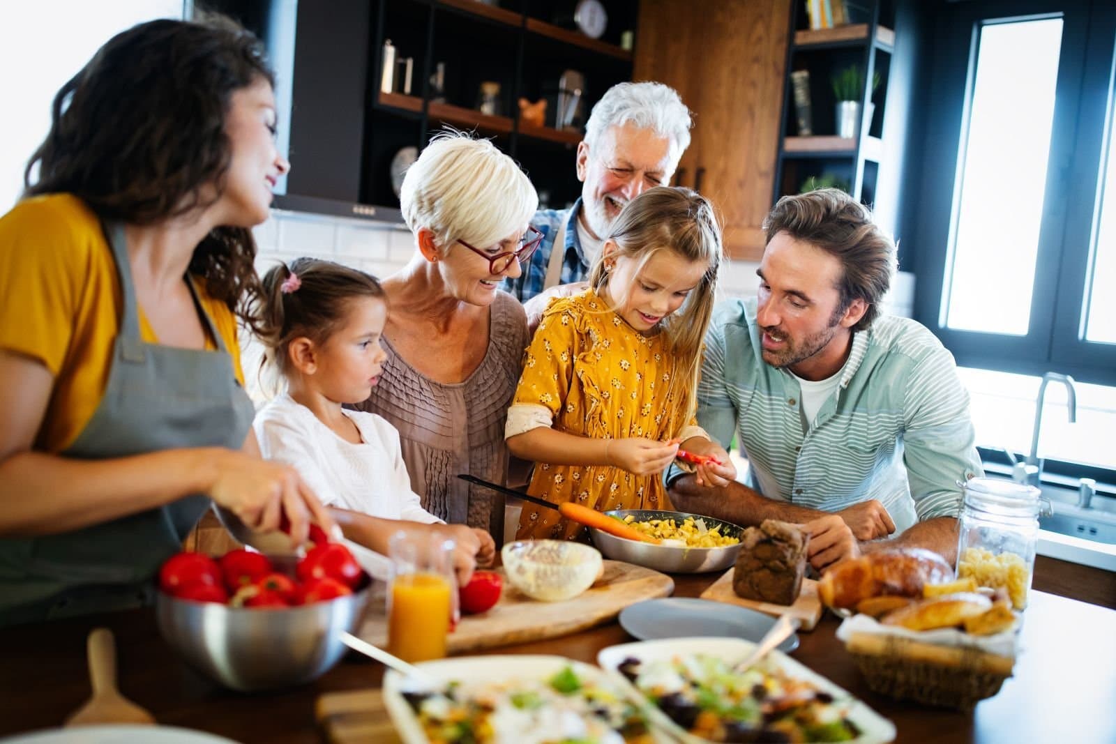"Zwei Generationen, ein Zuhause - Das moderne Zweifamilienhaus-Konzept.