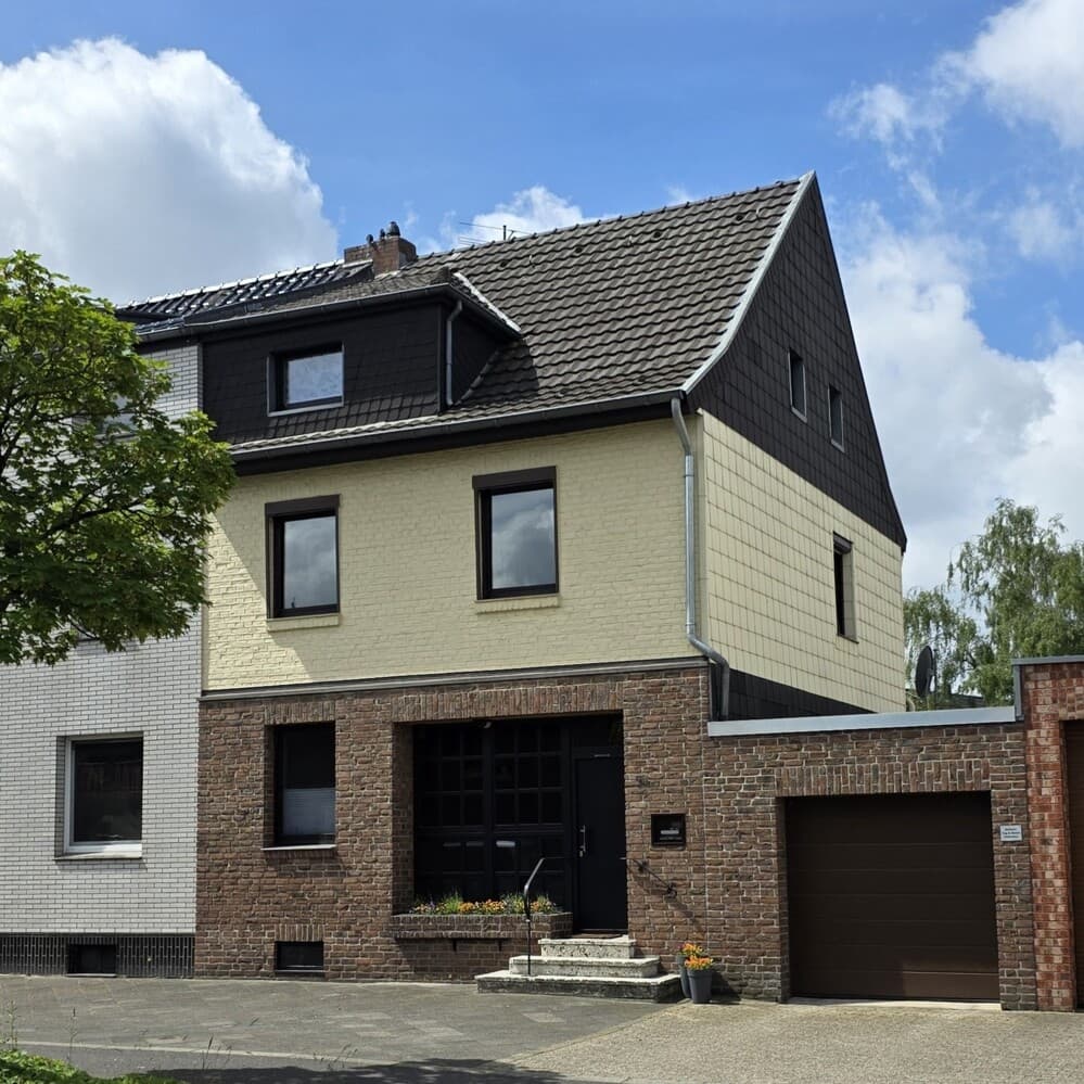 Geräumiges Einfamilienhaus mit Anbau, Wintergarten und Garage in Viersen -  Dülken