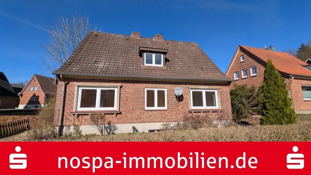 In zentraler und ruhiger Lage befindet sich dieses modernisierungsbedürftige  Einfamilienhaus!