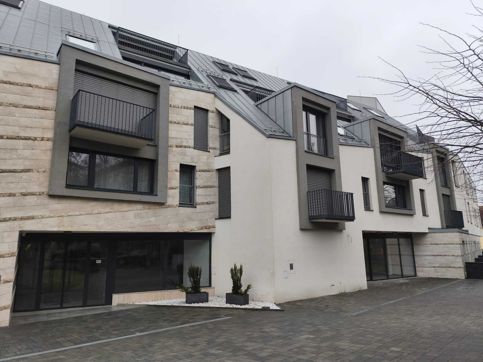 (AAA) Möbelierte Wohnung im Zentrum mit Tiefgaragenplatz