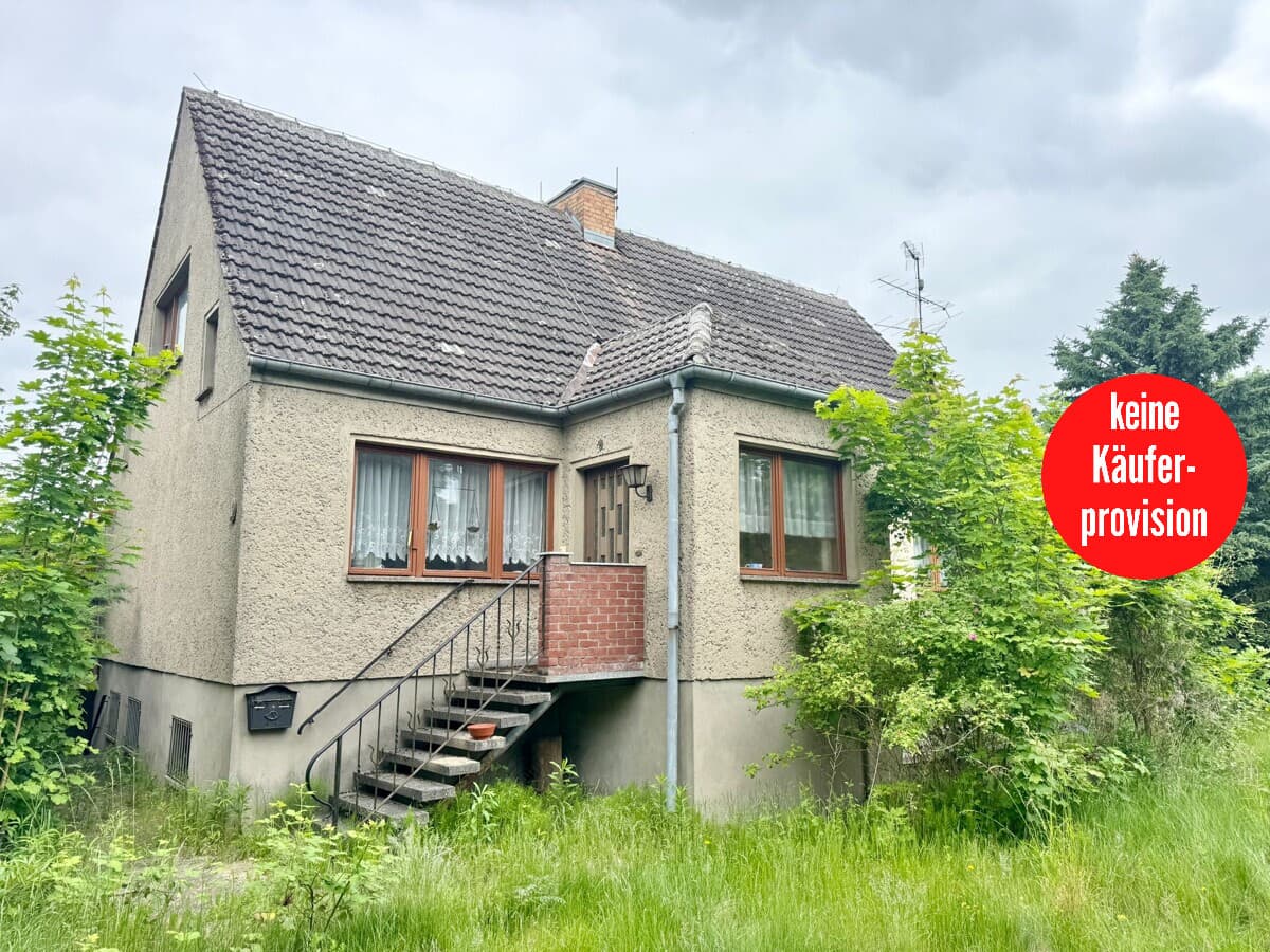 HORN IMMOBILIEN ++ großes Haus 7 Zimmer, mit großem Grundstück in Altentreptow, sanierungsbedürftig