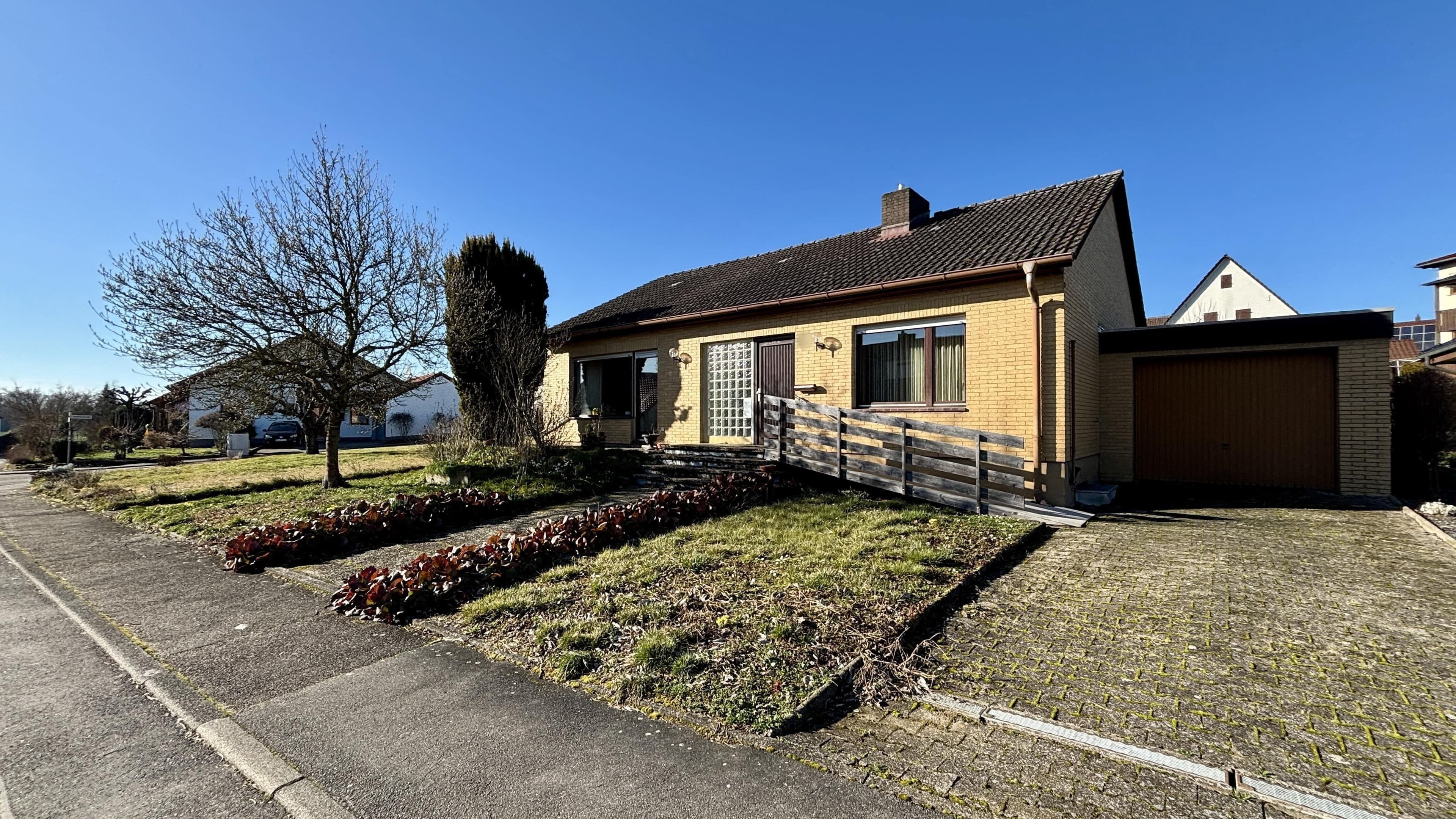 Bungalow mit Ausbaupotenzial und schönem Grundstück