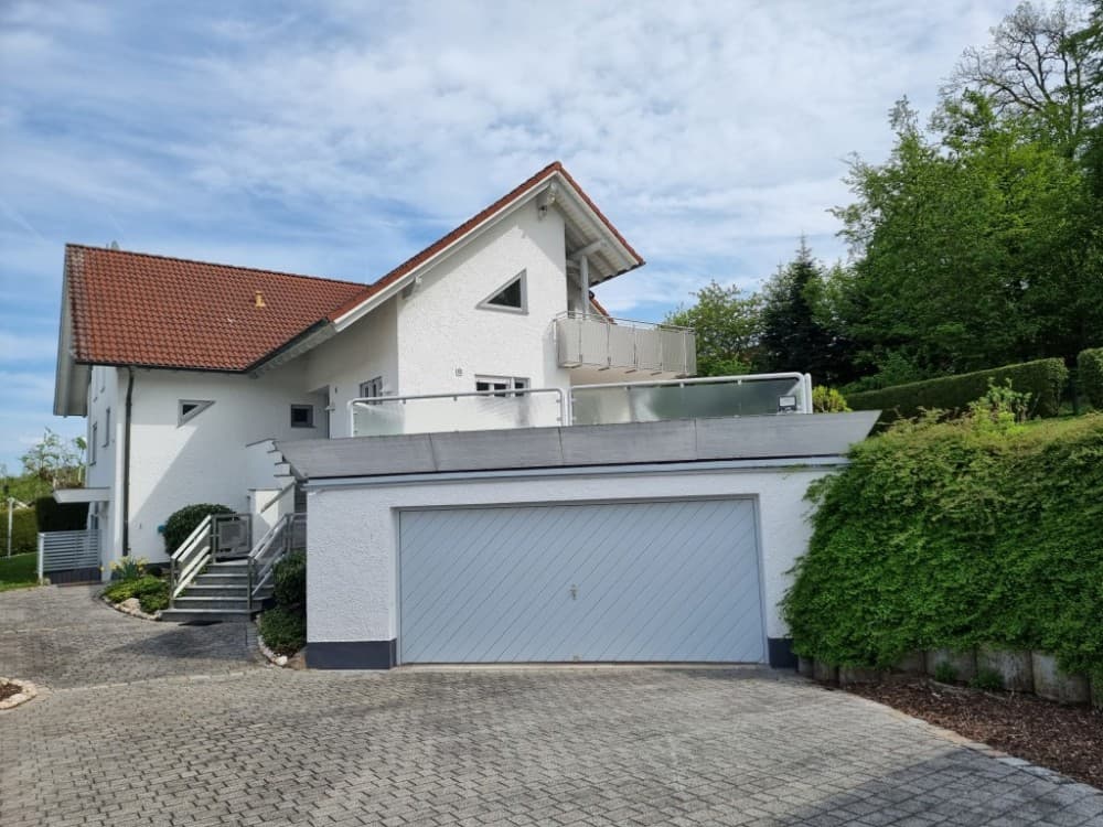 Architektenhaus
mit zwei großzügigen Doppelgaragen