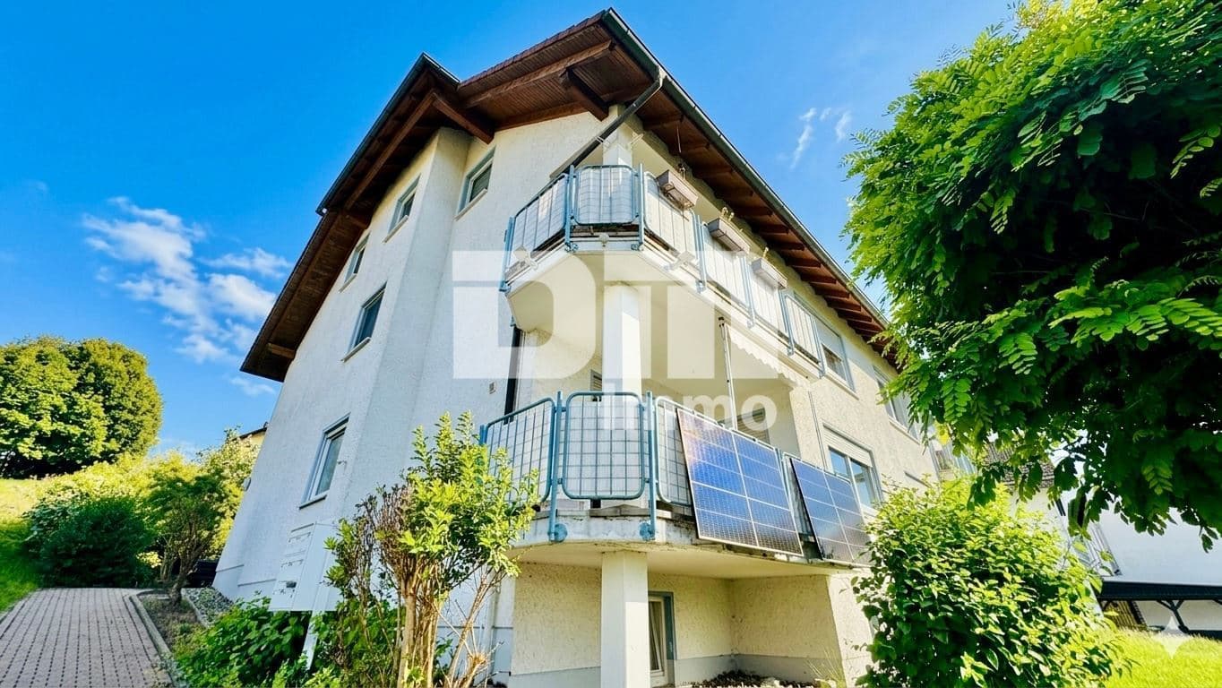 (R)eserviert!Hochwertig sanierte, ebenerdige Dreizimmerwohnung mit Loggia + Stellplatz