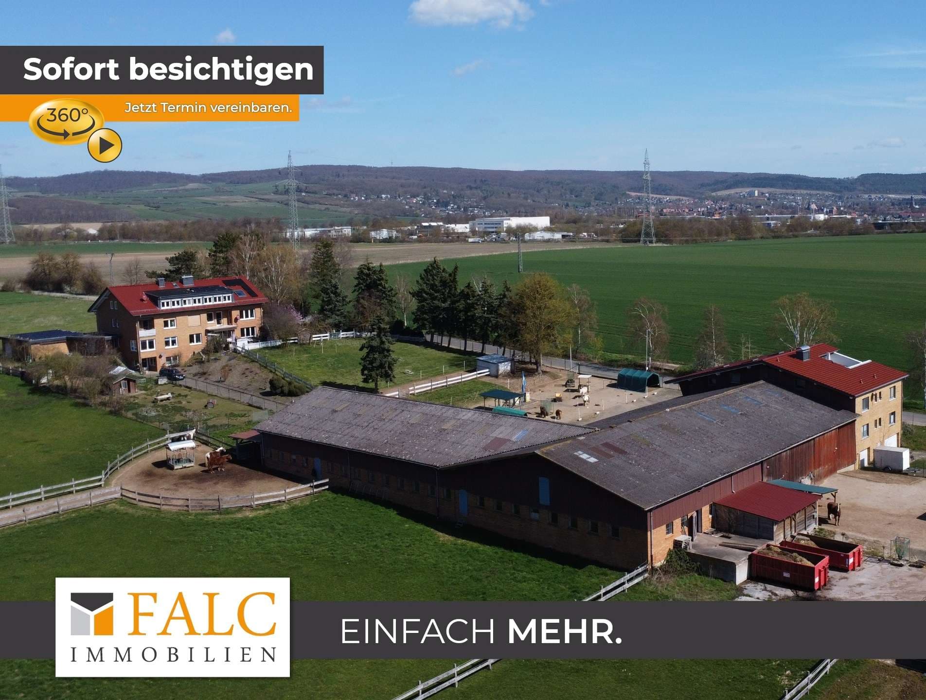 ***Außergewöhnlicher Pferdehof mit Reithalle, Galoppstrecke, Offenställen und üppige Weidefläche***