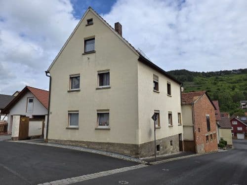 Einfamilienhaus mit Nebengebäude in 97725 Elfershausen-Machtilshausen zwischen Hammelburg und Bad Kissingen (10673)