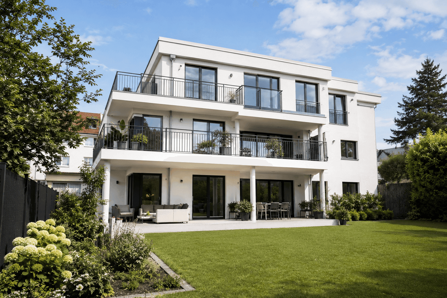 Neubau trifft Lebensqualität – Erdgeschosswohnung der Extraklasse mit Privatgarten in Rodenkirchen