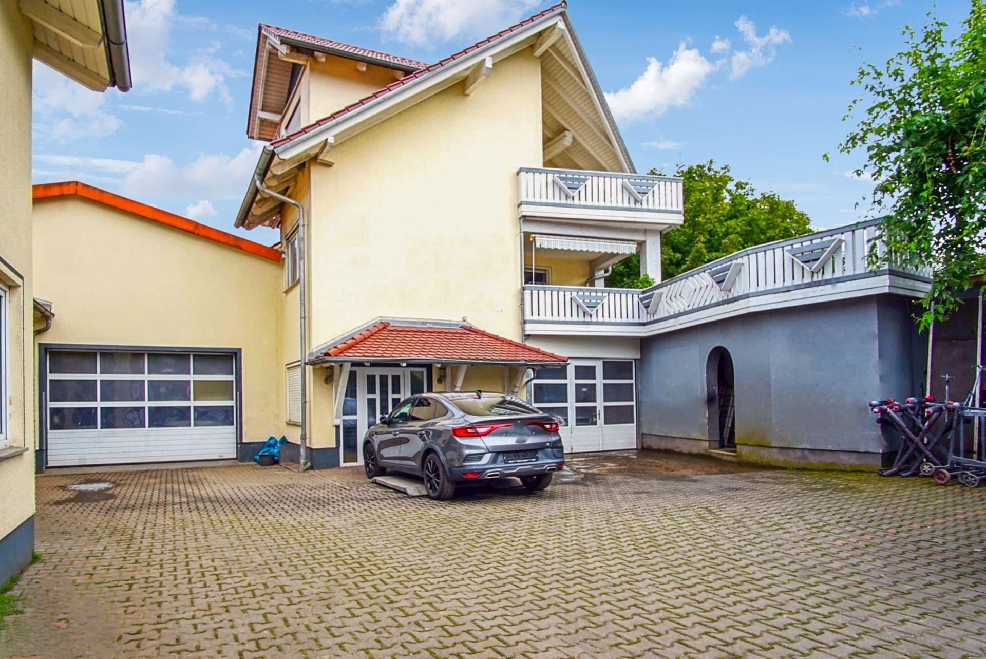Große und gepflegte Kfz-Werkstatt inkl. 2-Fam-Haus.