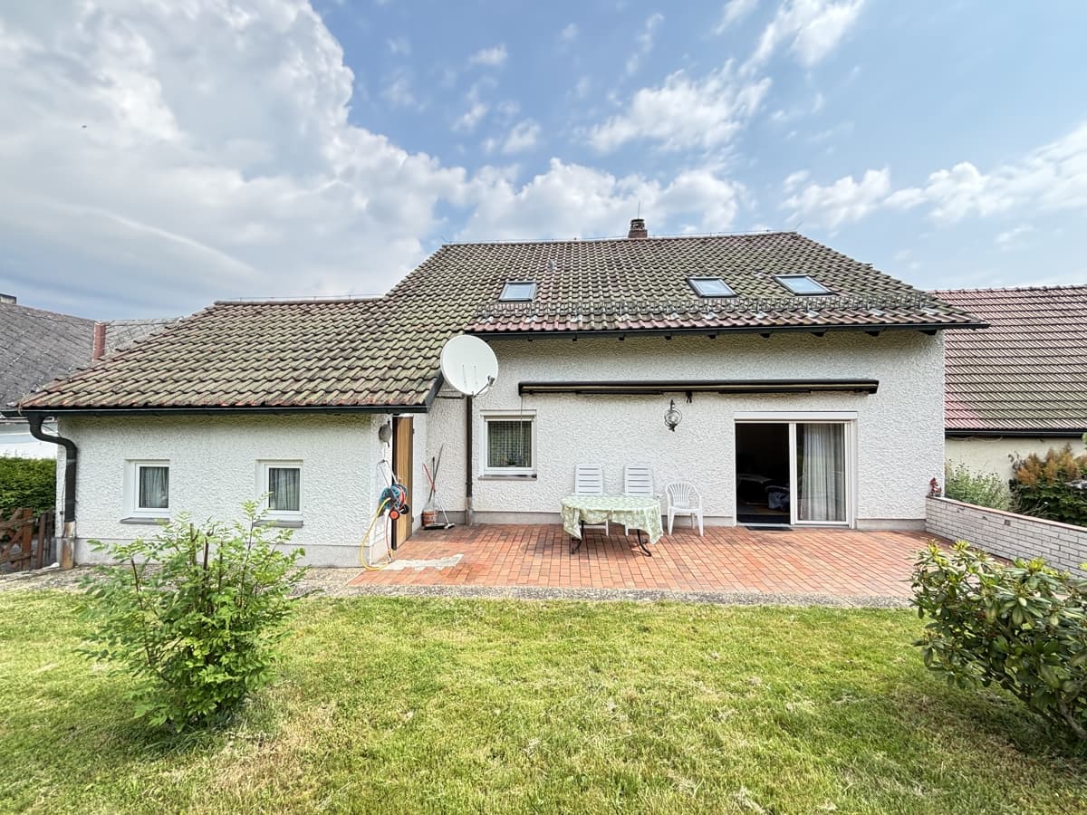 Neualbenreuth: Einfamilienhaus mit Terrasse, Garage und vielseitigem Gestaltungspotenzial!