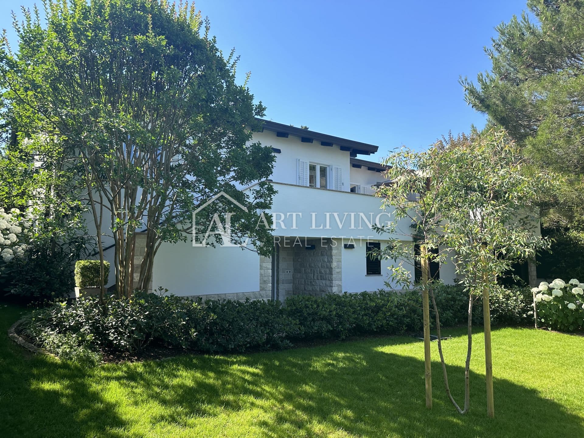 Novigrad – Umgebung | Exklusives Haus mit Meerblick, 60 m vom Strand entfernt