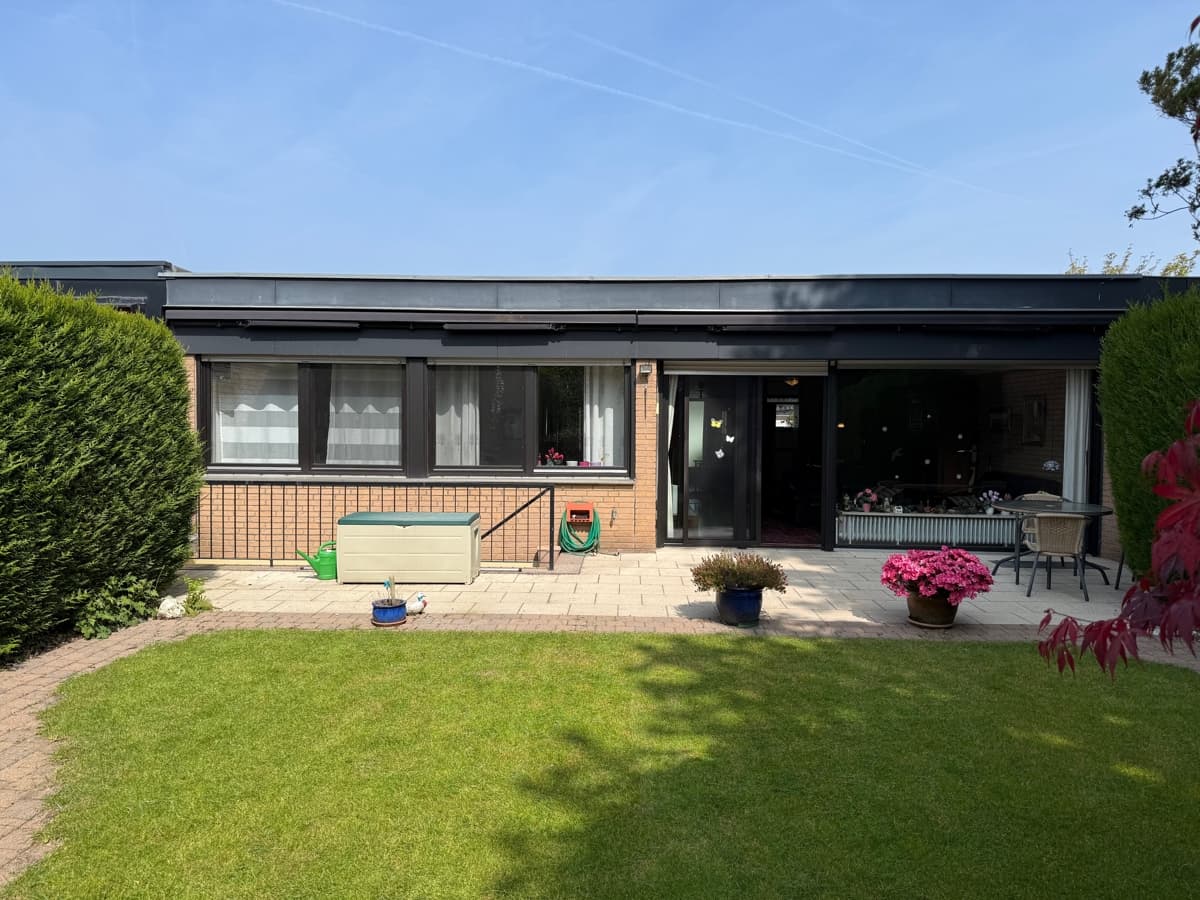 SANKT AUGUSTIN Top Bungalow, ca. 230 m² Wohn,- Nutzfl., 5 Zimmer, 3 Bäder, Vollkeller Garten, Garage