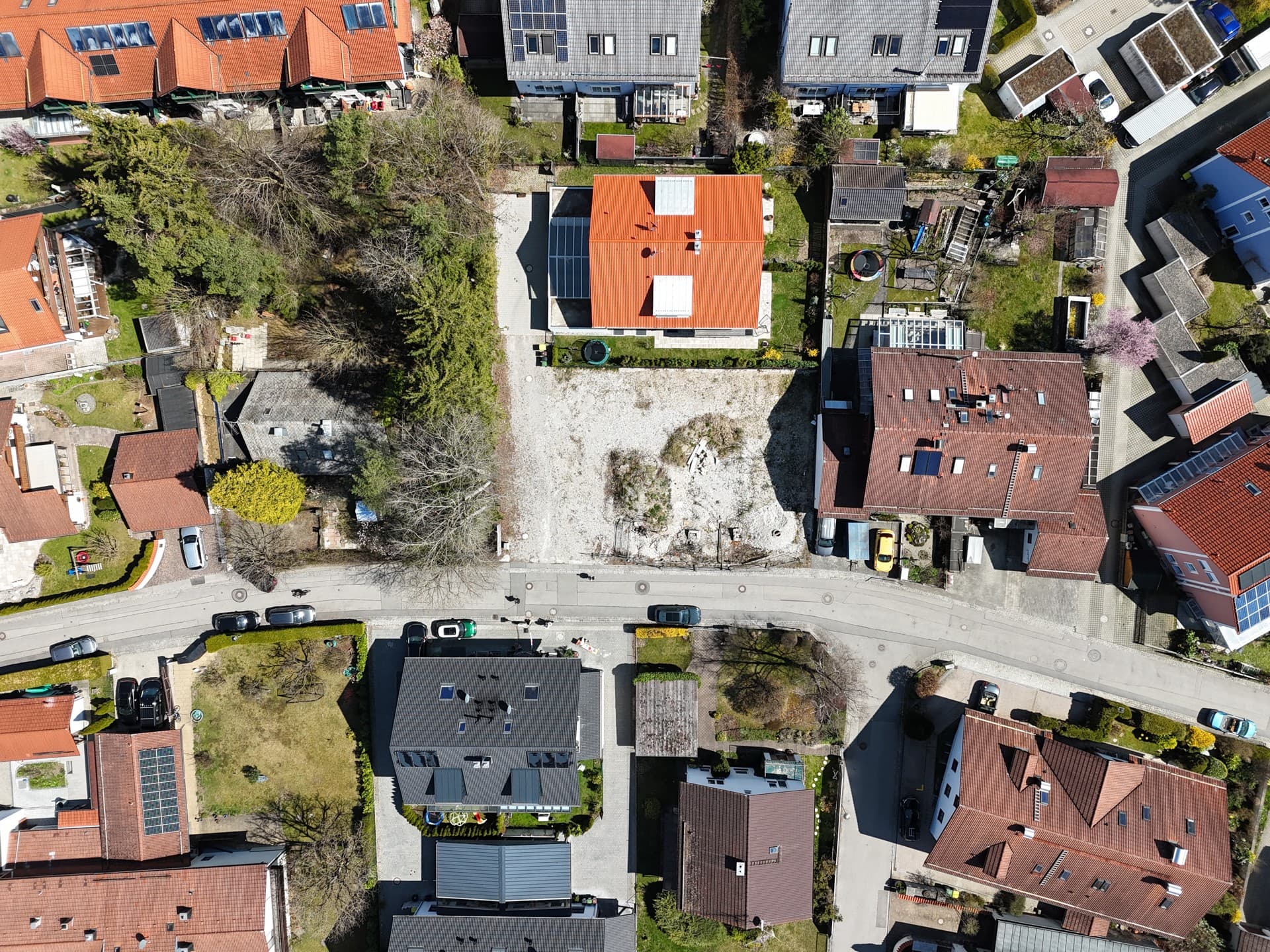 Ruhiges Baugrundstück mit großem Baurecht